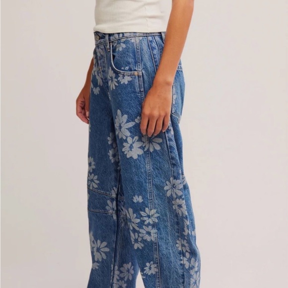 Free People We The Free Good Luck Printed Barrel Jean - Picture 2 of 5